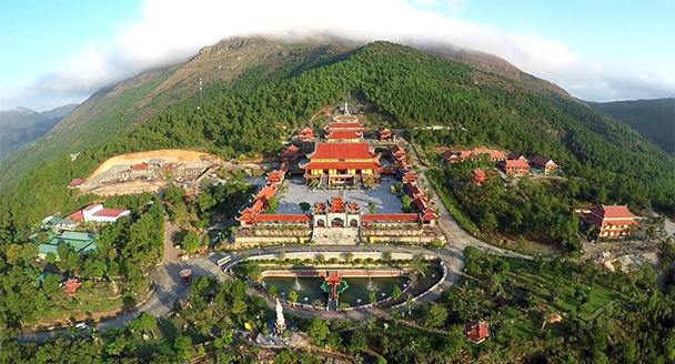 Thuê xe 16 chỗ đi chùa Ba Vàng rẻ nhất